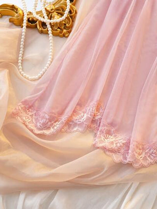 لانجيري حريمي DelicateAllure 3 قطع مجموعة ملابس داخلية للنساء مكونة من فستان شفاف مزين بالدانتيل والريبون وأجراس، سروال جي-سترينج وطوق عنق، بتصميم عفيف وجذاب