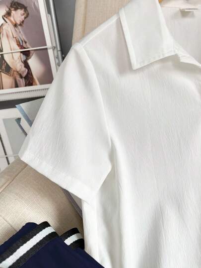SHEIN طقم للصبي المراهق مكون من قطعتين: قميص بياقة بولو بأكمام قصيرة وبنطال طويل مزين بحزام، بتصميم أنيق، مناسب للذهاب إلى العمل والمدرسة والمناسبات اليومية والكلية والرياضة، للفصول الربيع والصيف