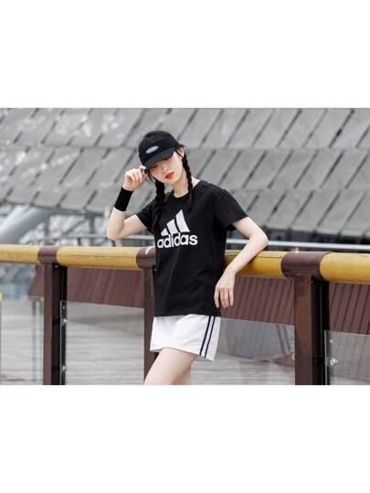 Adidas قميص تي شيرت قصير الأكمام للنساء للاستخدام الخارجي ، ملائم للرياضة اليومية منتدي العنق