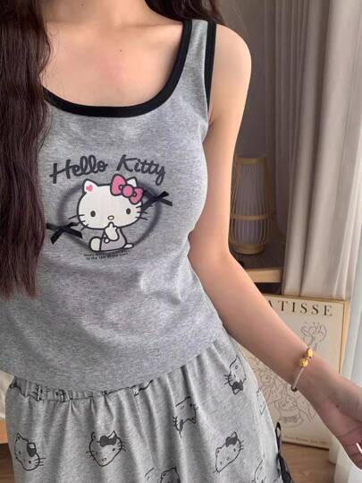 Sanrio مجموعة بيجامة نسائية قصيرة الأكمام مطبوعة برسومات هالو كيتي القطة مكونة من 2 قطعة، شورت وبلوزة، ذات تصميم مريح وفضفاض مناسب لجميع الفصول
