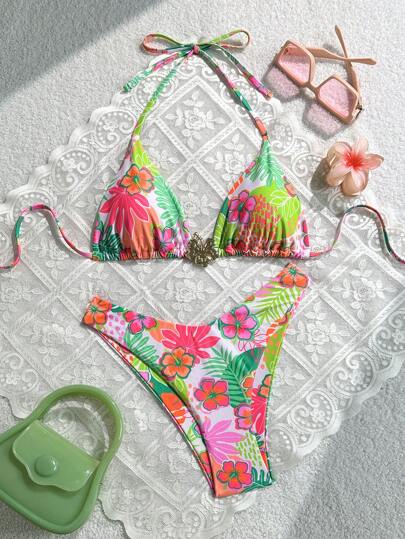 Swim Mod مجموعة سباحة 2 قطعة مكونة من ملابس علوية بكوبات مثلثة وعنق هالتر، وشورت سباحة قصيرة قصة عالية بطبعة زهور عشوائية ولمسات ذهبية لعطلة الصيف، طقم ملابس سباحة جذاب