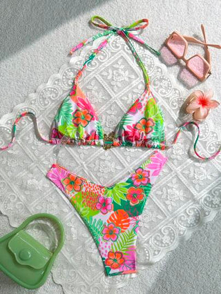 Swim Mod مجموعة سباحة 2 قطعة مكونة من ملابس علوية بكوبات مثلثة وعنق هالتر، وشورت سباحة قصيرة قصة عالية بطبعة زهور عشوائية ولمسات ذهبية لعطلة الصيف، طقم ملابس سباحة جذاب