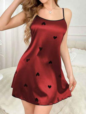 SHEIN فستان نوم أنيق بطباعة قلب بأسلوب بسيط، أنيق ومناسب للصيف