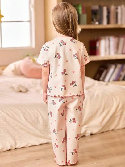 SHEIN مجموعة بيجاما 3 قطع للأطفال الصغار تتكون من ملابس علوية كم قصير مطبوعة بالكرز وبنطلون