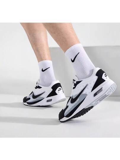 Nike حذاء رياضي رجالي AIR MAX SYSTM SOLO مزود بوسادة هوائية للتدريب والجري