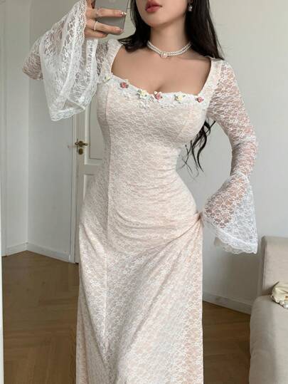 Modelyn فستان ماكسي أنيق بأكمام طويلة وياقة على شكل قلب من لون أحادي بلمسات دانتيل