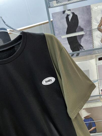 SHEIN قميص كاجوال بأكمام قصيرة للمراهقين ذو رقبة دائرية، من نسيج ملائم للارتداء، مناسب للذهاب إلى المدرسة و للأنشطة اليومية و الإجازات و للرياضة ، للربيع و الصيف