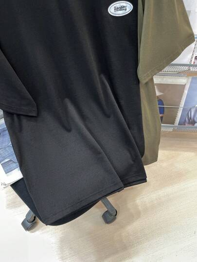 SHEIN قميص كاجوال بأكمام قصيرة للمراهقين ذو رقبة دائرية، من نسيج ملائم للارتداء، مناسب للذهاب إلى المدرسة و للأنشطة اليومية و الإجازات و للرياضة ، للربيع و الصيف