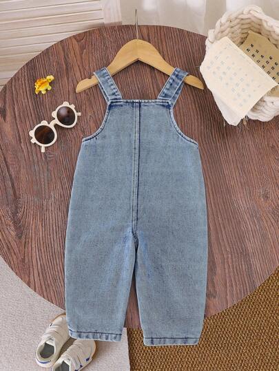 SHEIN Playful Pals قطعة واحدة جمبسوت جينز للأولاد الرضع، طباعة كرتونية جميلة للديناصور والسيارة والحرف، جمبسوت كاجوال مع تي شيرت/قميص مطابق، أشرطة قابلة للتعديل، ملابس صيفية عصرية للاستخدام اليومي