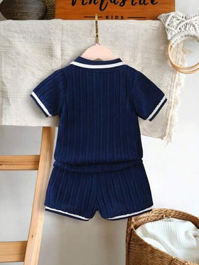 SHEIN Vintaside Kids مجموعتان من ملابس الأطفال الصبية، قميص بولو بلون أزرق نافي وشورت، نسيج مجعد، مناسب للأنشطة اليومية والمدرسة والعطلات، أناقة أنيقة، مناسبة للوقت الحر العائلي والرياضة والحفلات، ملابس للأطفال الرضع متوافقة للجنسين للصيف