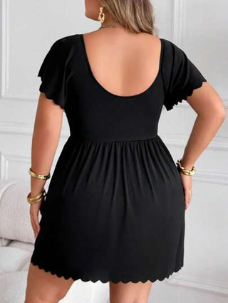 SHEIN CURVE+ فستان طويل متواضع ذو طبقة كشكش وقماش محبب، بحجم كبير، بقطعتين للسباحة