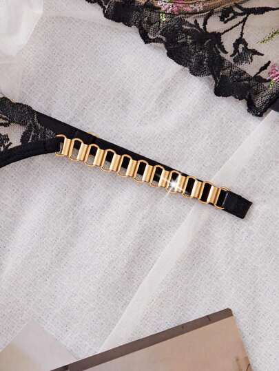 SHEIN Esselle مجموعة ملابس داخلية مثيرة للنساء 2 قطعة (صدرية وسراويل) مطرزة بالورود على حرير مع سلسلة زخرفية