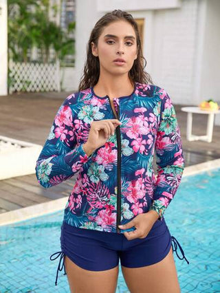 SHEIN Swim مجموعة بحر للمرأة ذات المقاس الكبير، مكونة من 4 قطع: توب قطعة واحدة رياضي مطبوع بالطراز الأوروبي والأمريكي ، شورت جانبي بسحاب ،بدلة سباحة