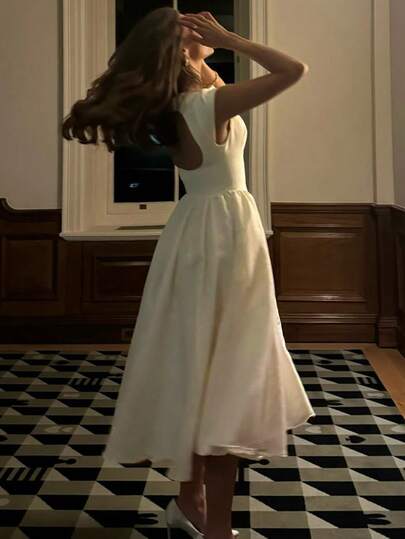 فستان أنيق بطراز فرنسي أنيق بخصر مشدود وذيل متسع وظهر مكشوف للمناسبات العادية
