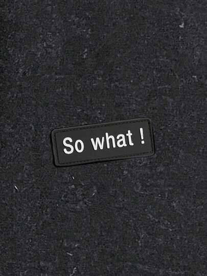 Manfinity Joysei تيشرت كاجوال أسود أثر غسيل مع رقعة كلمة \So What\"، مناسب للصيف، هدية للأصدقاء"
