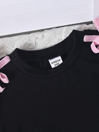SHEIN مجموعة فستان من 2 قطعة للبنات صيف ربيع، ملابس علوية قصيرة الأكمام ذات ياقة دائرية باللون الأسود أنيقة مزينة بفيونكة زهرية واللون الوردي وبنطلون مطابق، مناسب للعب في الخارج والاستخدام اليومي
