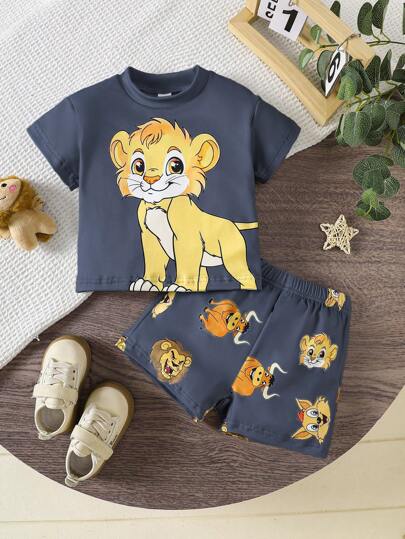 SHEIN Playful Pals مجموعتان للأطفال الرضع الصبية العصرية: ملابس علوية كم قصير برقبة دائرية بطباعة الأسد +بنطلون بطباعة بسيطة لبقرة باللونين الرمادي والأخضر، ملابس ناعمة ومريحة للارتداء اليومي، للمدرسة، للخارج، إجازة، التنزه المنزلي، الرياضة