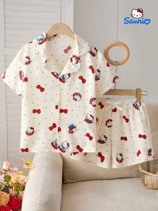 بيجاما Sanrio البيجامة الجديدة للصيف المناسبة للبيت، طقم بنطلون قصير ولباس علوي مطبوعة برسوم كرتونية للبنات من كيتي بتصميم أنيق وعصري وملائم للإرتداء في البيت وحفلات الأعياد, هدية مناسبة للأطفال والأصدقاء
