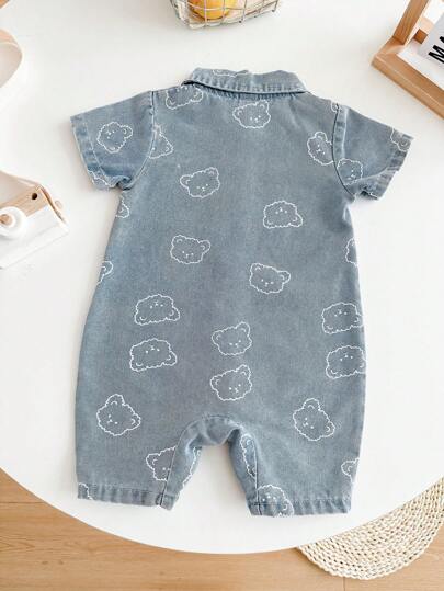 SHEIN Playful Pals رومبير رومبر قصيرة الأكمام مطبوعة برسومات دببة جميلة للأطفال الرضع الذكور، ملابس صيفية للرضع