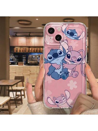 Sanrio 1 غطاء هاتف مرخص كرتوني لطيف باللون الوردي/ستيتش/ملاك، مقاوم للصدمات والسقوط، مناسب لطرازات هاتف أي-فون 16/15/14/13/12/11/7/8/7 بلس/15 بلس/إكس إس ماكس/إكس إس/إكس/إكس آر، مما يجعلها هدية مثالية لأعياد الميلاد والمناسبات الخاصة.