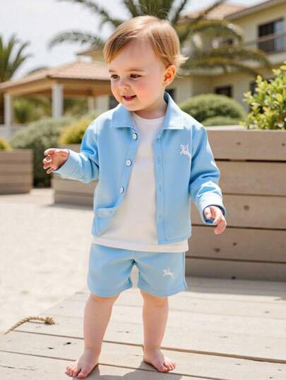 SHEIN Playful Pals مجموعة من 3 قطع لطفل صبي بقميص أكمام طويلة برقبة وأربطة وسترة بلا أكمام وشورت، منقوشة بطريقة عصرية، مناسبة للربيع والصيف والعطلات والرياضة والمدرسة والحفلات والتصوير الفوتوغرافي