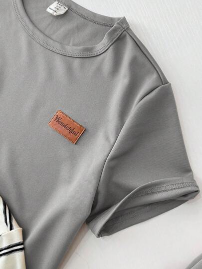 SHEIN مجموعة من 4 قطع لصبي بتصميم خطوط مصمم رياضي بفتحة رقبة وأكمام قصيرة مع بنطال، مناسب لارتداء في الخروجات والمدرسة واليومي والرياضة، للربيع والصيف