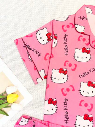 بيجاما Sanrio [رخصة رسمية] مجموعة مكونة من 2 قطعة للبنات الأطفال والأطفال الرضع هالو كيتي وقطة الكرتون طباعة حرف أربطة قصيرة الأكمام وشورت ملابس منزلية مريحة بيجاما