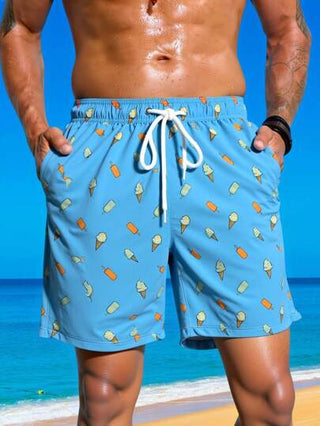 Manfinity Swimmode سروال قصير للشاطئ خصر بحبل سحب للرجال ذو طباعة رسوم كراميل وآيس كريم، قصير البيسبول والآيس كريم، ملائم للسباحة والخروجات العادية للشاطئ ذو طابع هاواي