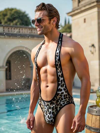 Manfinity Swimmode ملابس سباحة رجالية من قطعة واحدة بنقشة نمر بدون ظهر وحول الرقبة