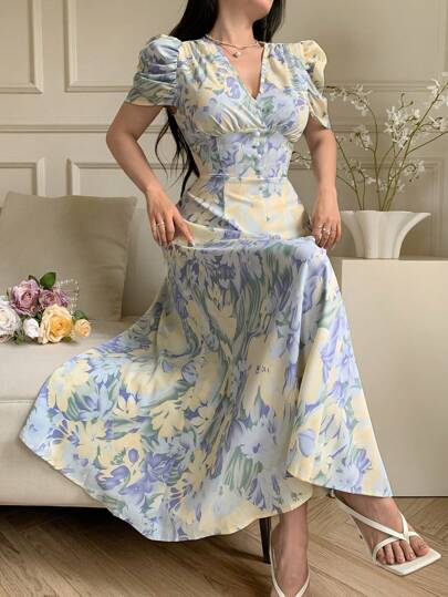 Modelyn فستان مناسب مزين بلؤلؤة أزرار متقاطعة الرقبة ذو أكمام منتفخة
