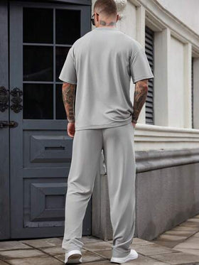 Manfinity Homme طقم قميص كاجوال قصير الأكمام مطبوع عليه حرف وبنطلون طويل بخصر رباط، بدلة رجالية صيفية قطعتين، بنطلون رياضي وطقم متناسق
