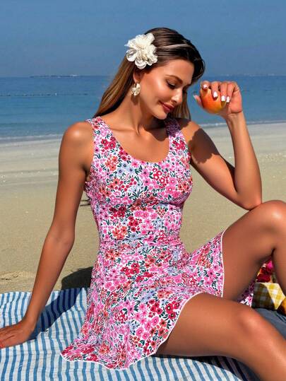 طقم تانكيني حريمي Swim Lushoire مجموعة ثلاث قطع للمرأة، سالوبيت بطبعات نباتية استوائية عشوائية بحمالات رفيعة وأعلى الخصر بشكل مثلث وتنورة بشق أمامي، بدلة سباحة تانكيني