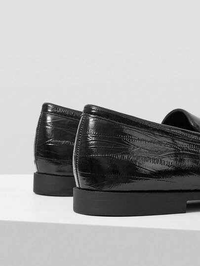 MOTF PREMIUM أحذية مسطحة ذات إبزيم من جلد البولي يوريثان