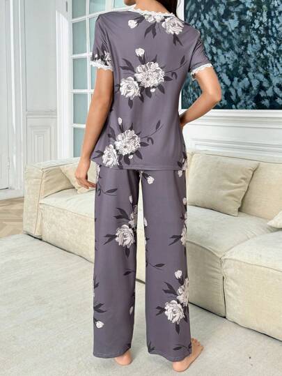 Shein Underwear&Sleepwear Maternity طقم نوم نسائي مزخرف بطباعة الأزهار وحافة من التل على الرقبة V مع سراويل قصيرة، مناسب للحمل