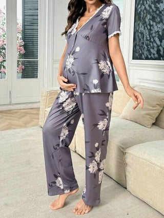 Shein Underwear&Sleepwear Maternity طقم نوم نسائي مزخرف بطباعة الأزهار وحافة من التل على الرقبة V مع سراويل قصيرة، مناسب للحمل