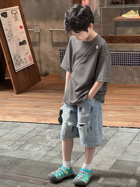 Dazy Kids تي شيرت كاجوال بياقة مستديرة وأكمام قصيرة مع طباعة شعار للفتيان المراهقين