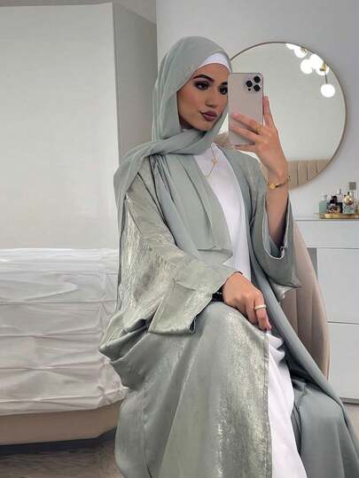 قبالة واحد البثق نسائي عصري وأنيق مع رداء عربي فضفاض ، مناسب للحفلات والارتداء اليومي