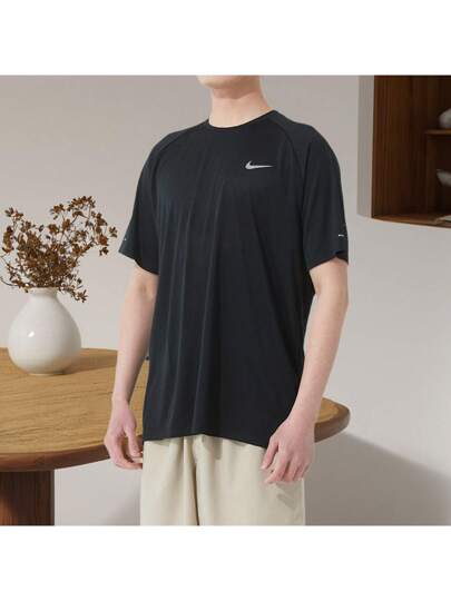 Nike تي شيرت AS M NK DFADV STRIDE SS TOP للرجال ملابس رياضية كاجوال للياقة البدنية بأكمام نصفية ورقبة دائرية وأكمام قصيرة HV5204-010