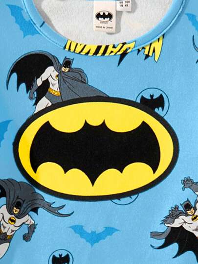 BATMAN X SHEIN 85th بجامة محكمة للأولاد الصغار مكونة من ملابس علوية رقبة دائرية مطبوعة بالرسوم الكرتونية والبنطلون مصنوعة من جوارب مرنة