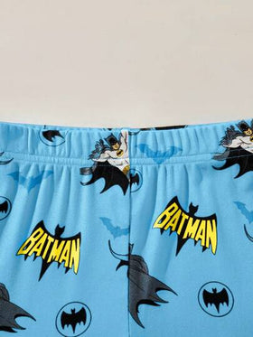 BATMAN X SHEIN 85th بجامة محكمة للأولاد الصغار مكونة من ملابس علوية رقبة دائرية مطبوعة بالرسوم الكرتونية والبنطلون مصنوعة من جوارب مرنة
