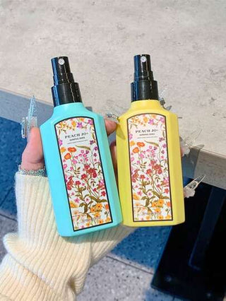 PEACH JO+ 1 قطعة / 100مل رذاذ عطر للأقمشة، رذاذ عطر للملابس، عطر خفيف وتنشيط طويل الأمد، معطر الهواء، مناسب لجميع أنواع الملابس والحمامات والغرف والخزائن والصالات المعيشة والسيارات، هدية عيد ميلاد وحفل التخرج