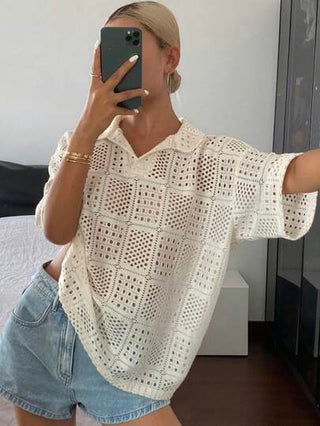 DAZY قميص بولو قصير الأكمام مرن وواسع منسوج بقماش مفرغ للنساء في الصيف