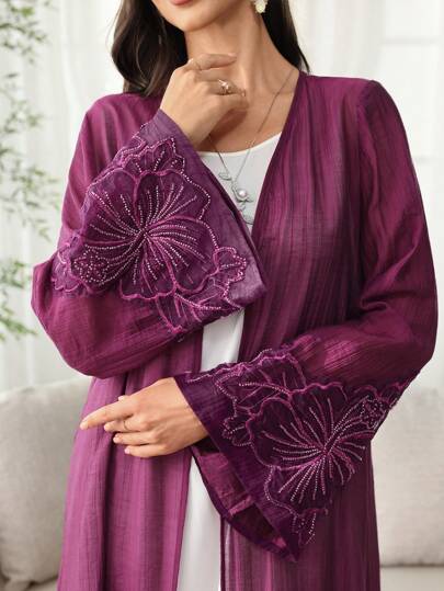 SHEIN Najma عباية إماراتية فتحة أمامية مزينة بتطريز على شكل زهرة، من قماش خفيف مناسب لفصلي الربيع والصيف، ثوب محتشم