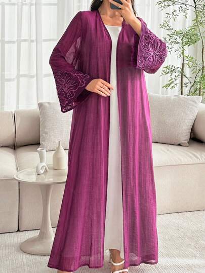 SHEIN Najma عباية إماراتية فتحة أمامية مزينة بتطريز على شكل زهرة، من قماش خفيف مناسب لفصلي الربيع والصيف، ثوب محتشم