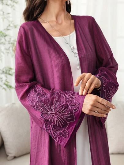 SHEIN Najma عباية إماراتية فتحة أمامية مزينة بتطريز على شكل زهرة، من قماش خفيف مناسب لفصلي الربيع والصيف، ثوب محتشم