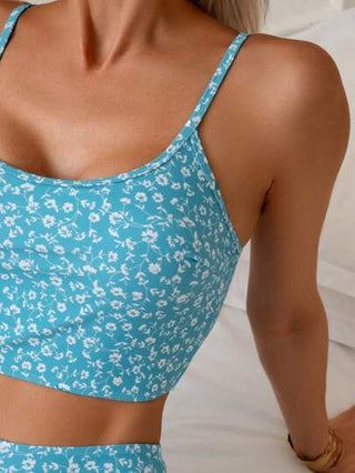 طقم تانكيني حريمي Swim ست إطار عالي الخصر ذو أربطة رفيعة مكون من 2 قطعة، قمصان محصولة بطباعة زهور متناثرة و بيكيني مثلثي شاطئي، ملابس كاجوال مناسبة للإجازة