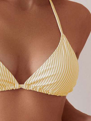 طقم تانكيني حريمي Swim Vcay طقم بكيني به خطوط عشوائية مطبوعة، لباس علوي بحمالات رفيعة وشورت سباحة مربوط الجوانب