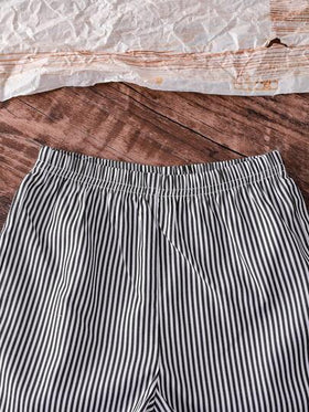 SHEIN Vintaside Kids مجموعة قميص كنزة بياقة ثقيلة مطرزة وأشرطة جميلة مع شورت كاجوال منسوج لصبي طفل لمناسبات الصيف والرياضة والبطالة، مكون من قطعتين