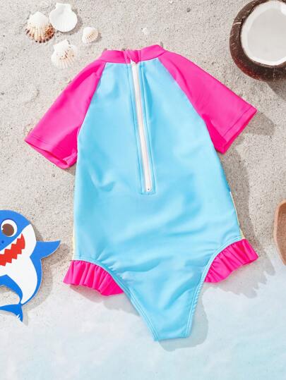 BABY SHARK X SHEIN بذلة سباحة كاملة الجسم من قطعة واحدة بأكمام راجلان، بطبعات سمكة قرش كرتونية جذابة، لأسلوب عطلة الصيف على الشاطئ للفتيات الصغيرات