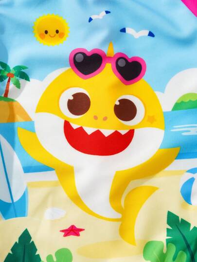 BABY SHARK X SHEIN بذلة سباحة كاملة الجسم من قطعة واحدة بأكمام راجلان، بطبعات سمكة قرش كرتونية جذابة، لأسلوب عطلة الصيف على الشاطئ للفتيات الصغيرات